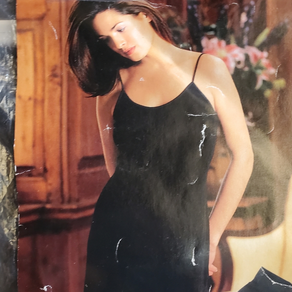 Dangerous, soft slinky stretch Black Chemise, wrinkle resistant Med. Comfy, New